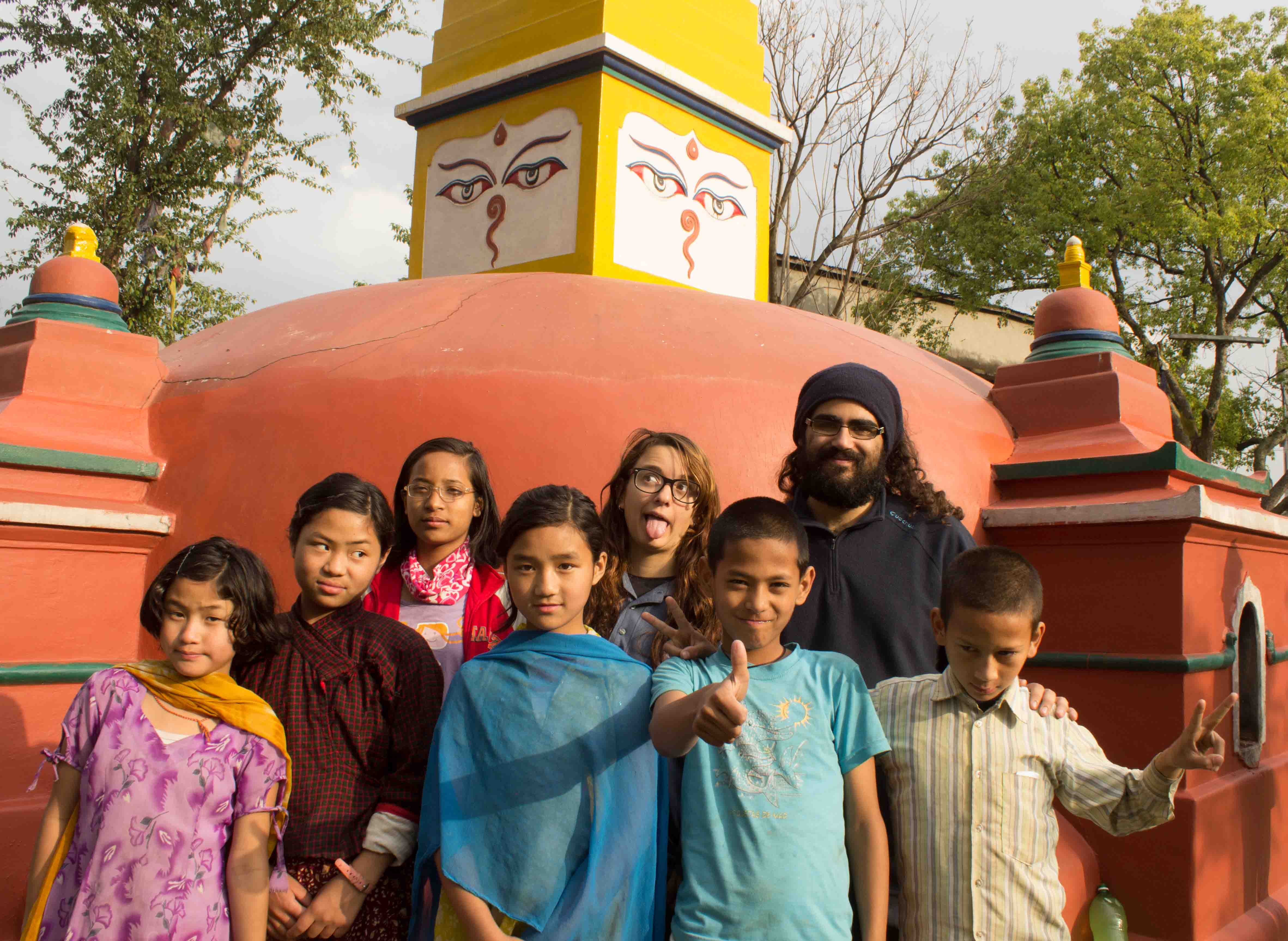 Remei y Salva de voluntariado en Nepal